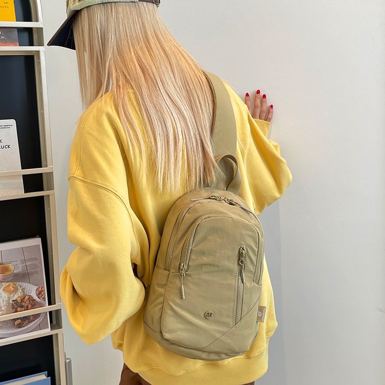 女性用アウトドアスポーツチェストバッグ大容量防水トラベルキャ - Hiking Backpack Waterproof のレビューと価格